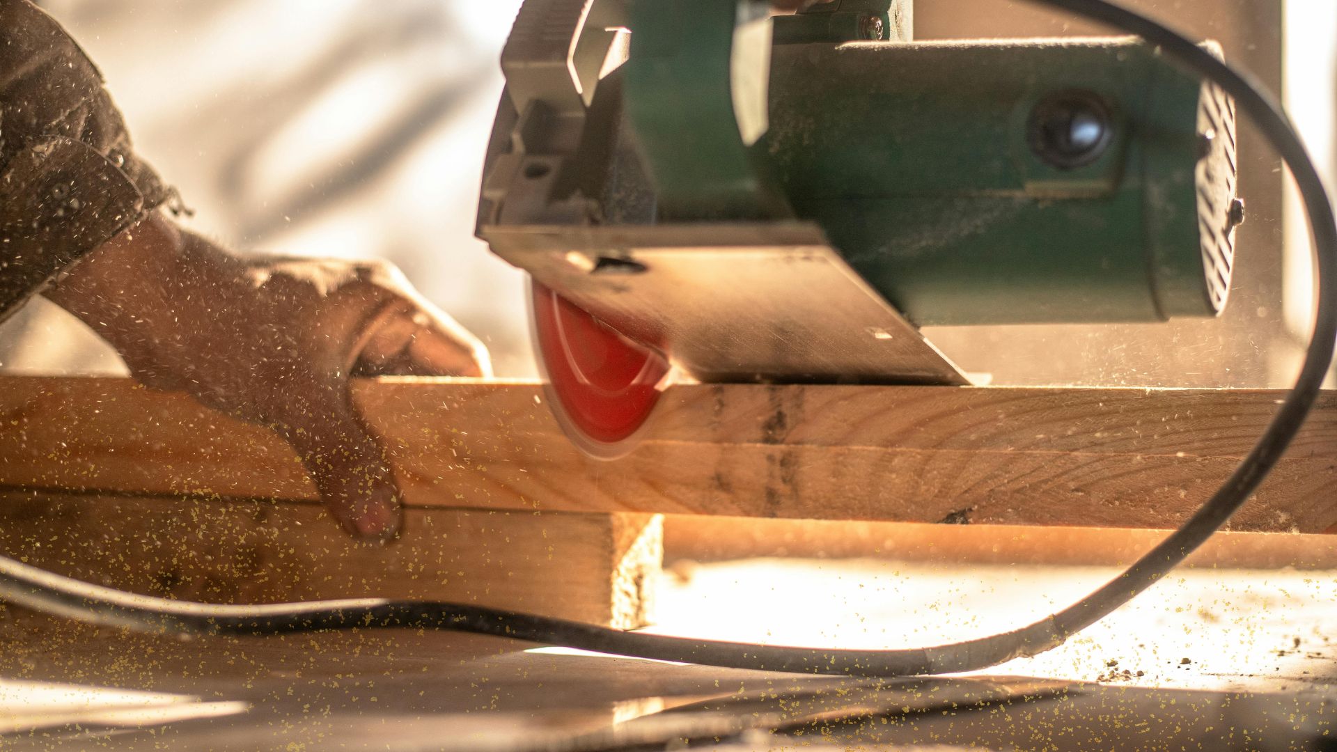 Pył drzewny pod kontrolą – dlaczego odpylanie, wentylacja i ATEX są dziś koniecznością również w małym zakładzie? image